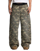 CALÇA COM TACHAS CAMUFLADA